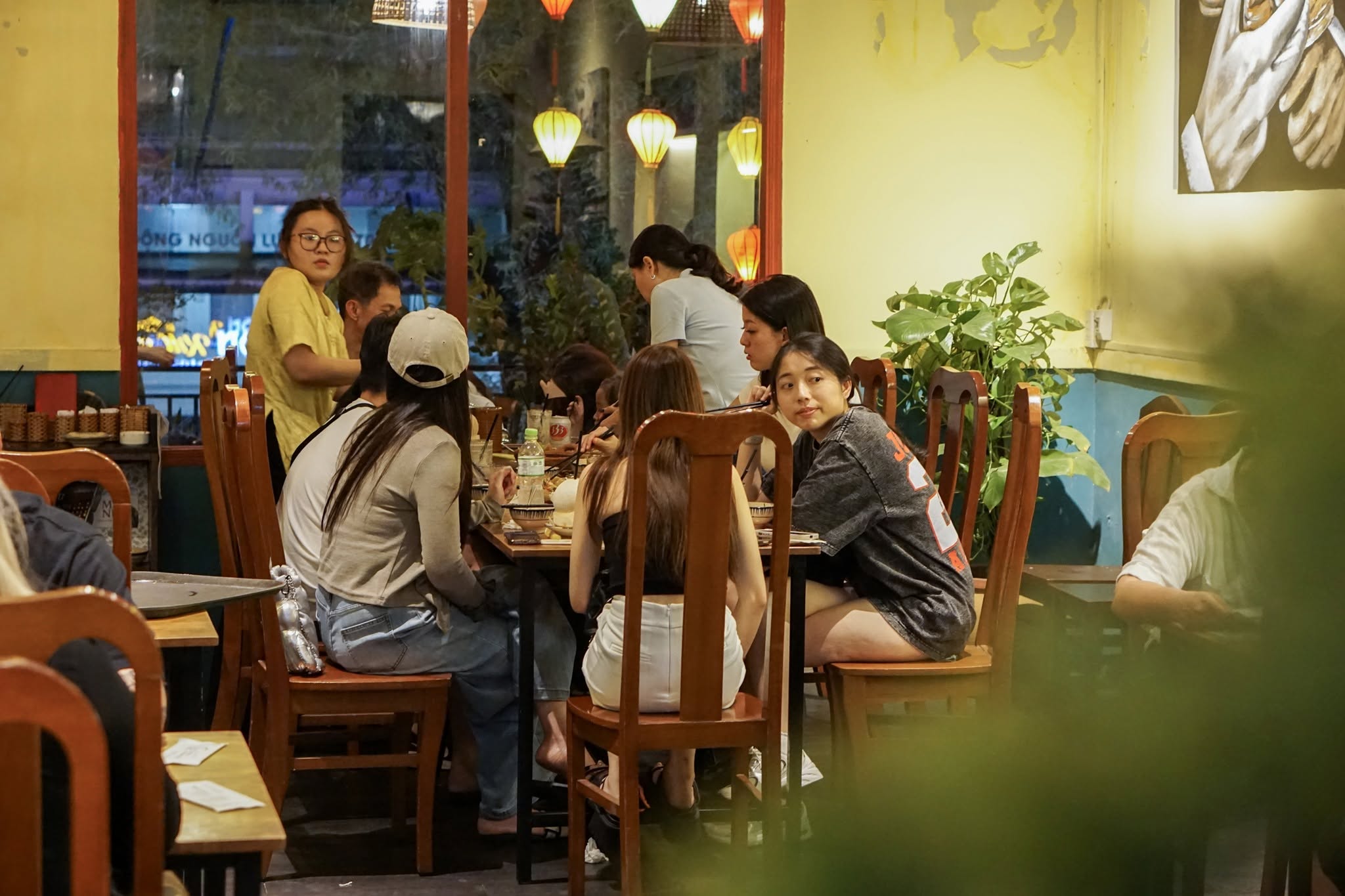 MAIN DINING AREA